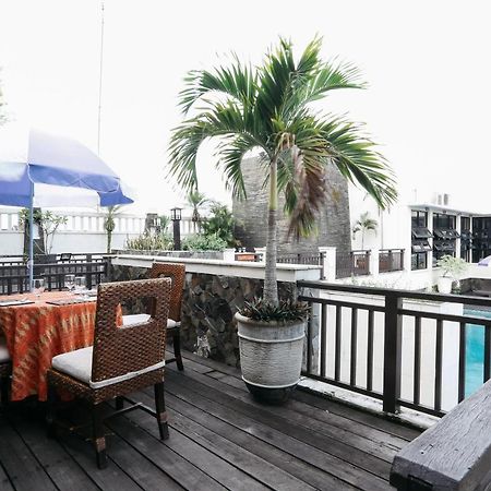 Hotel Santika Pontianak Luaran gambar
