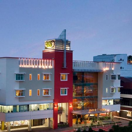Hotel Santika Pontianak Luaran gambar