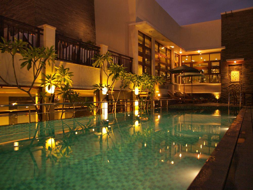 Hotel Santika Pontianak Luaran gambar