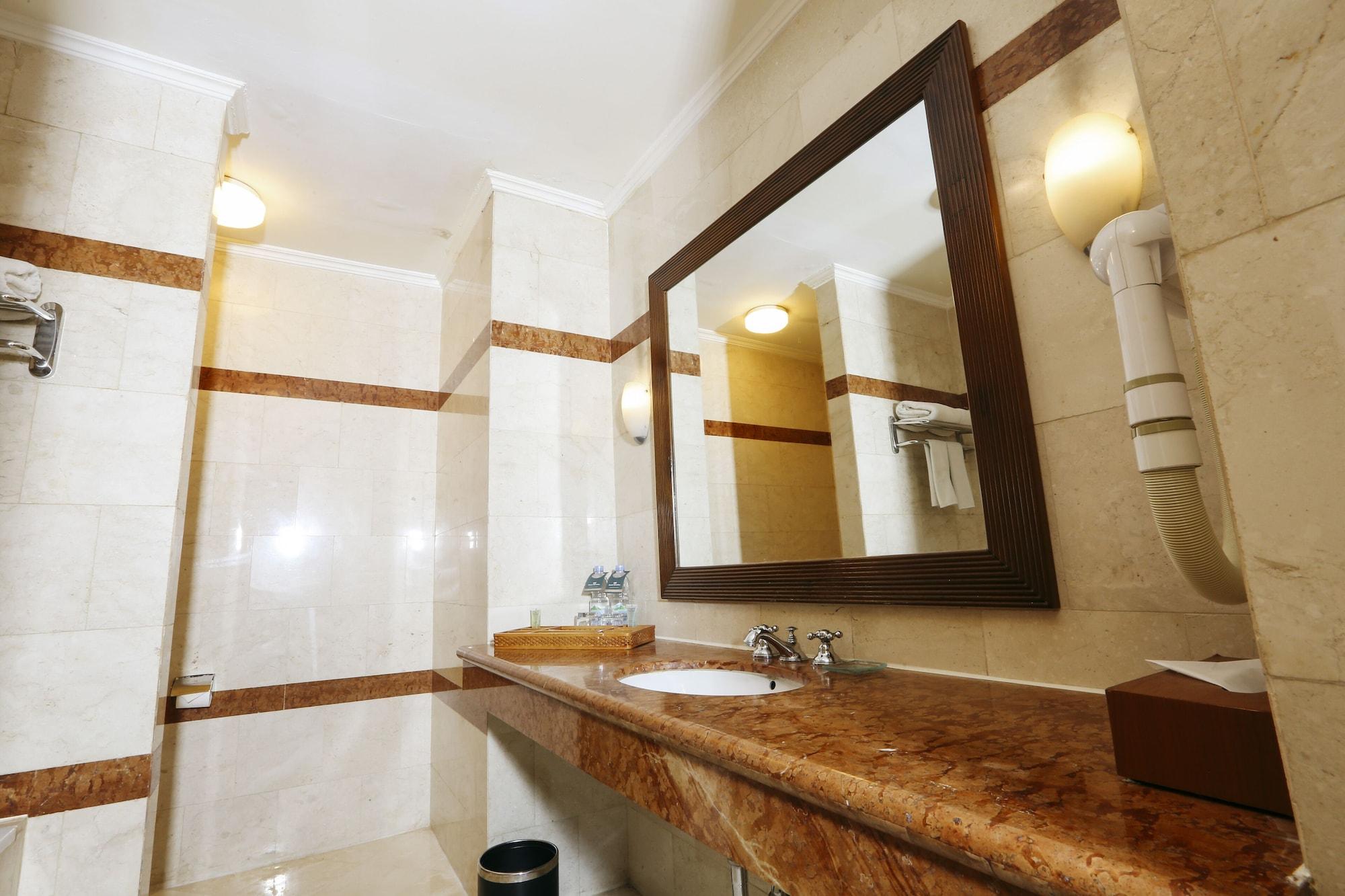 Hotel Santika Pontianak Luaran gambar