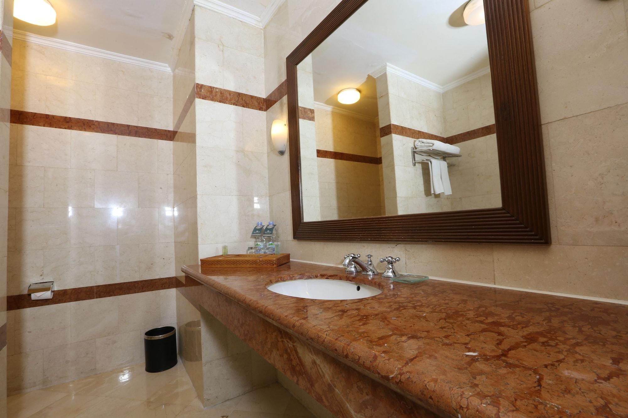 Hotel Santika Pontianak Luaran gambar