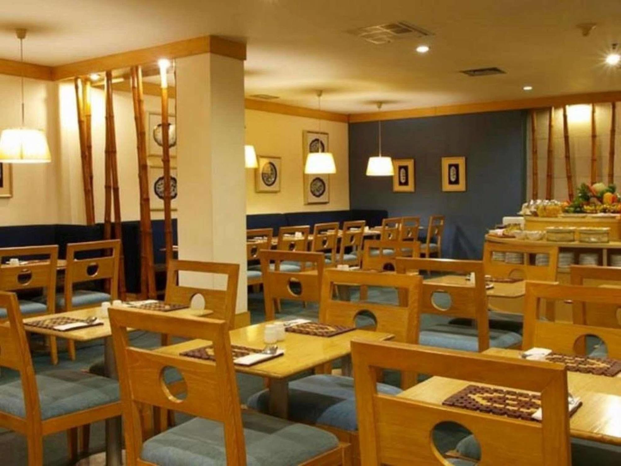 Hotel Santika Pontianak Luaran gambar