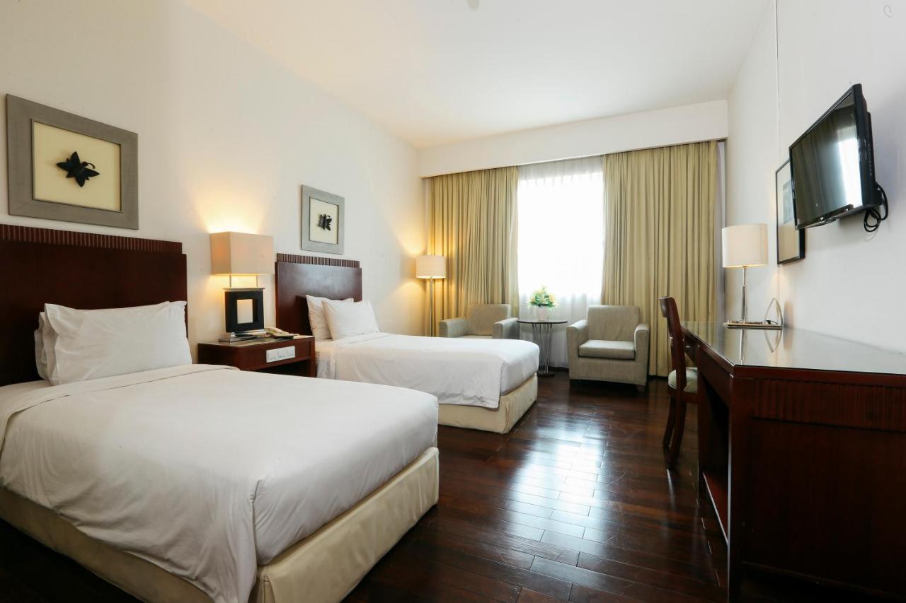 Hotel Santika Pontianak Luaran gambar