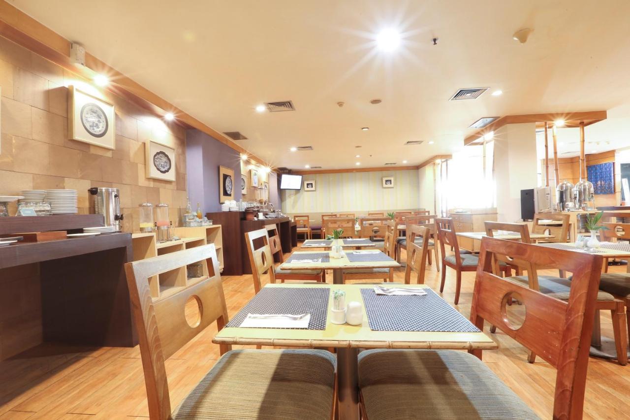 Hotel Santika Pontianak Luaran gambar