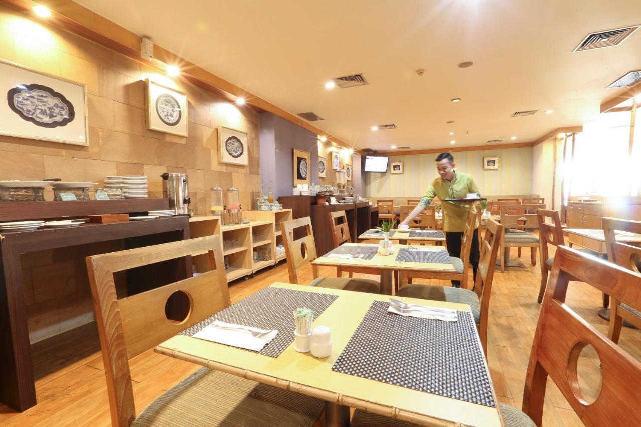 Hotel Santika Pontianak Luaran gambar