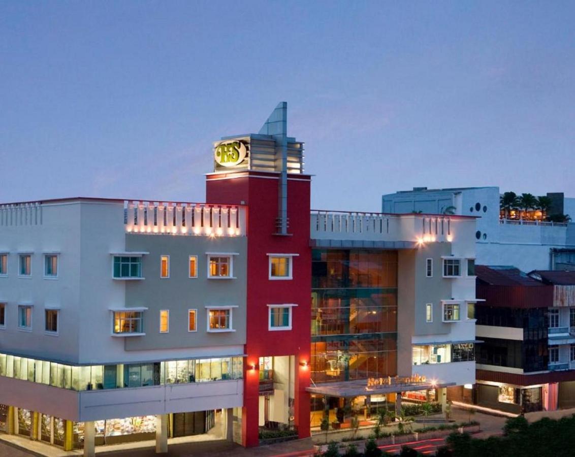 Hotel Santika Pontianak Luaran gambar