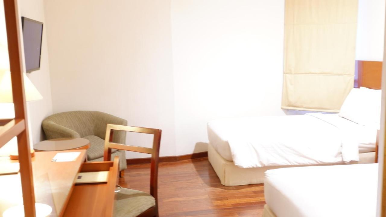 Hotel Santika Pontianak Luaran gambar